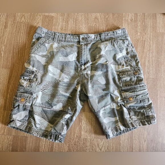 Iron Co. Other - Iron Co. Men's Camouflage Cargo Shorts Size 38
